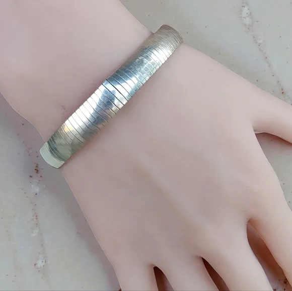 Vintage Thick Sterling Italy Bracelet - Picture 2 of 10